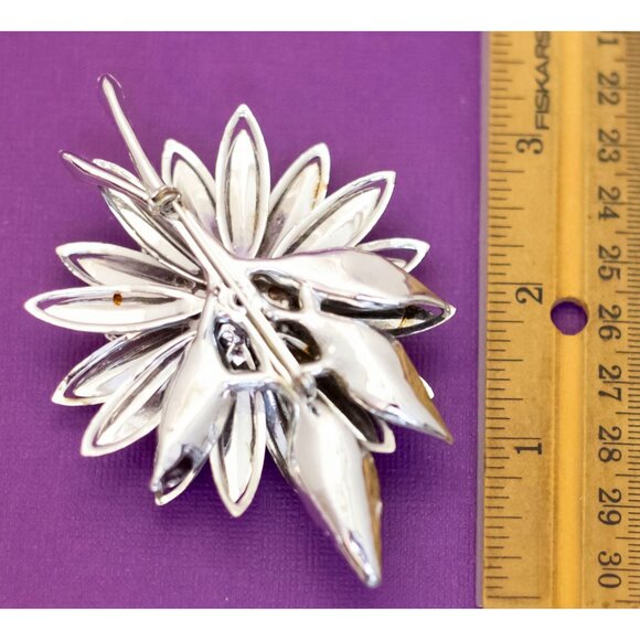 Vintage Intricate Silver Tone Daisy Large Floral Brooch - V24 - Picture 2 of 2